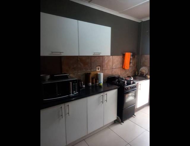 2 BEDROOM APARTMENT FOR SALE IN KEMPTON PARK CENTRAL
